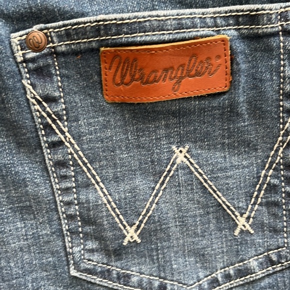 🆕Wrangler Shorts. Retro Mae mid rise sz 26” NEW WITH TAGS! - Picture 7 of 9